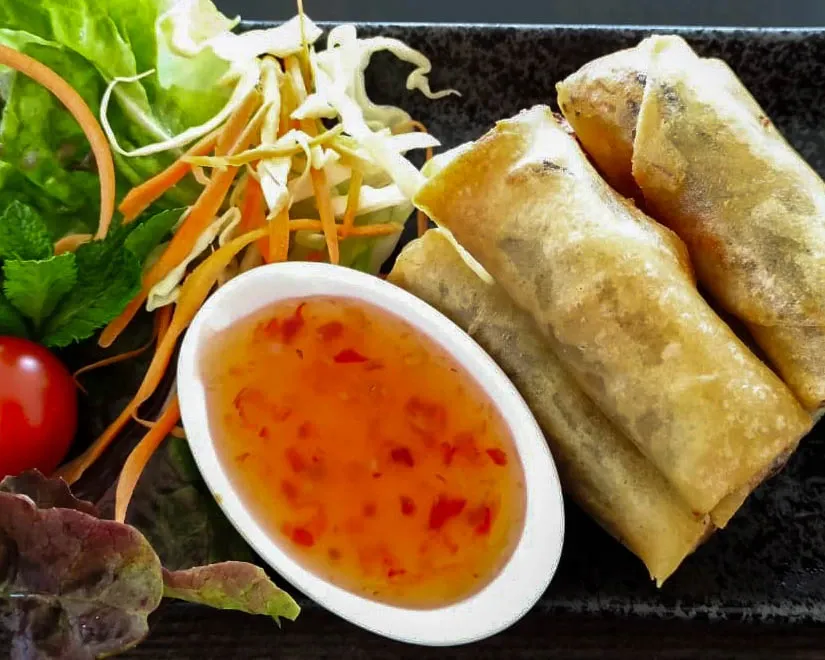 ปอเปี๊ยะผักทอด Popia aux Légumes